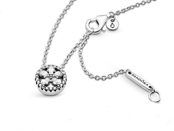 38-399230C01-Pandora-Sparkling-Snowflake-Necklace-768x499.jpg