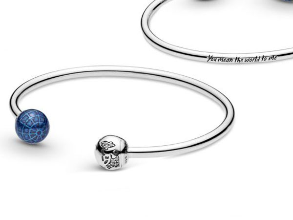 3-599223C01-Pandora-blue-planet-and-globe-open-bangle-768x542.jpg